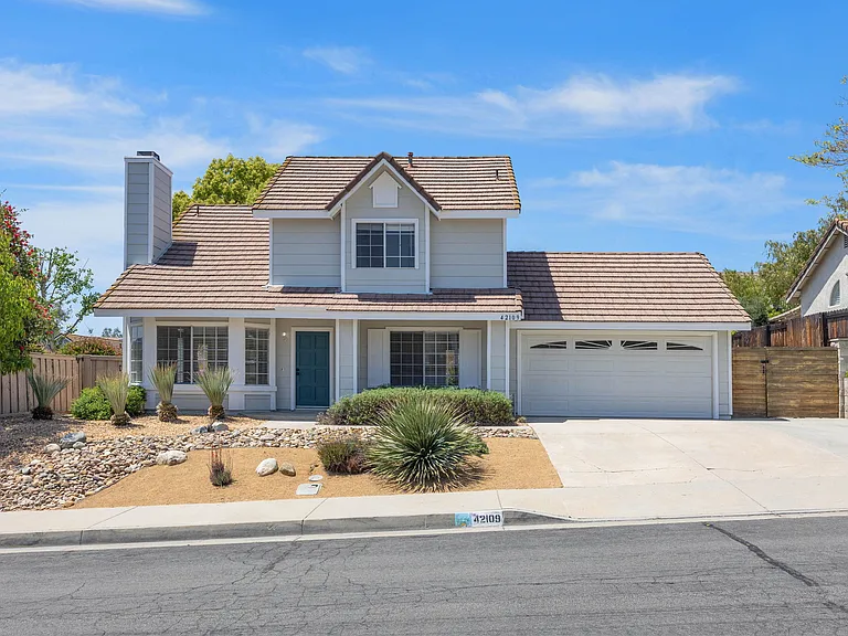 42109 Roanoake St — Photo 1