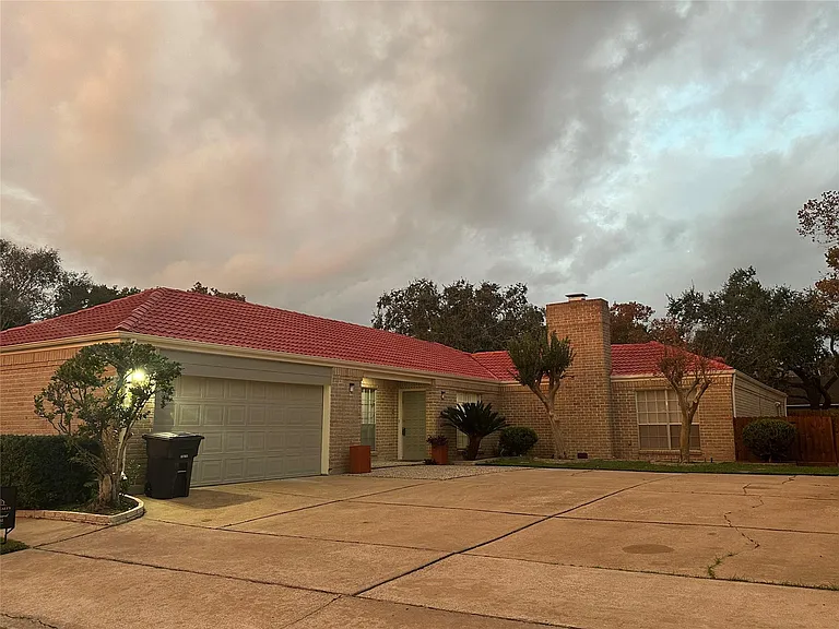 7846 Bankside Dr — Photo 1