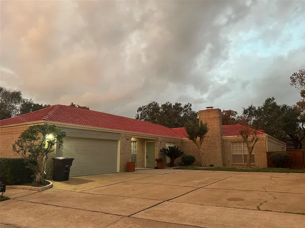 7846 Bankside Dr, Houston, TX 77071