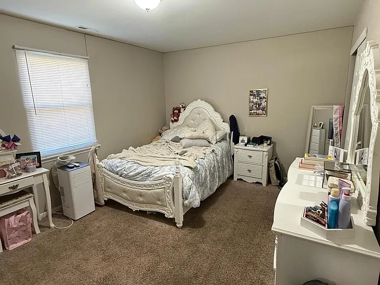 913 Hampton Way — Photo 13