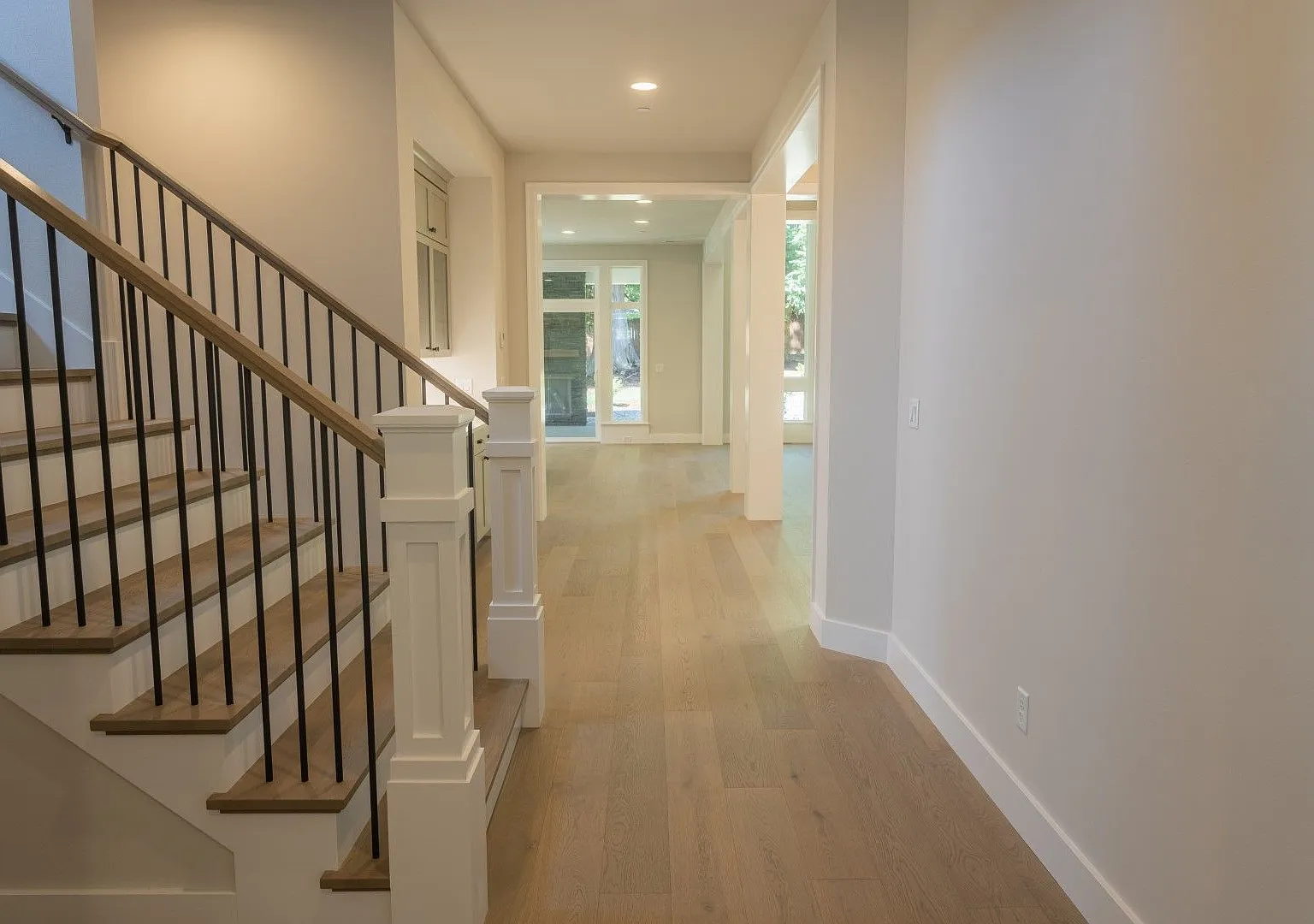 5Bd/4.25Ba Kirkland Home — Photo 3