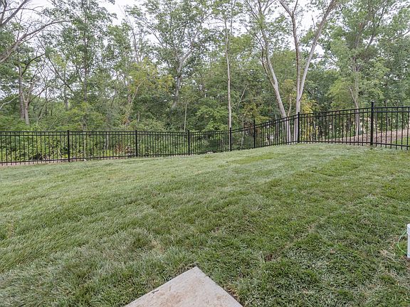 4th image of 2801 Emery Dr