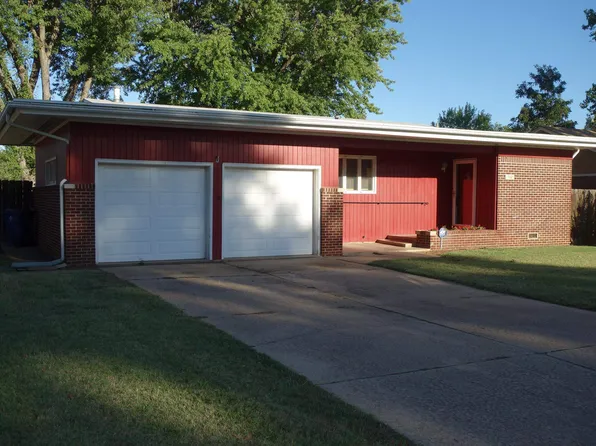 702 N Riverdale Dr, Mulvane, KS 67110