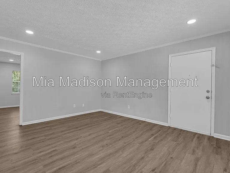 111 E Mell St #24 — Photo 7