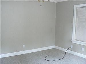 3rd image of 535 1/2 E 31st St