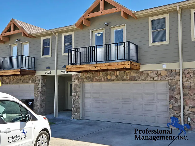 2035 Lake Hills Dr — Photo 1