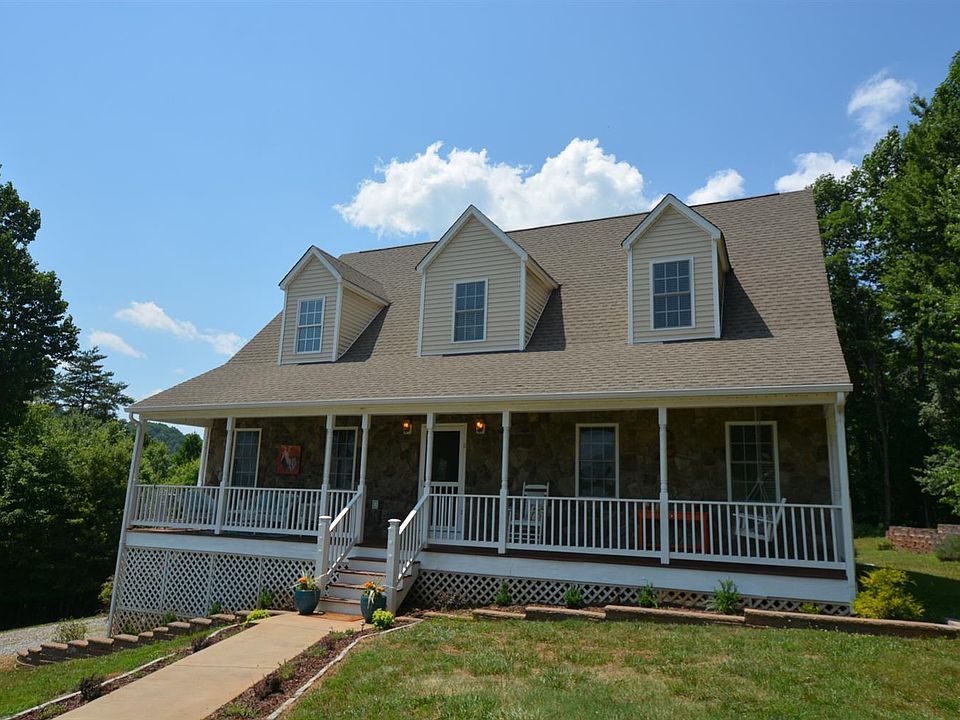 1st image of 208 Kings Grant Dr