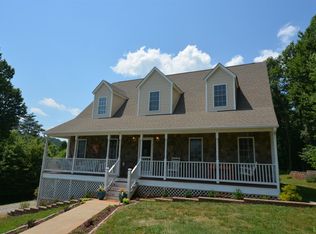 208 Kings Grant Dr, Goode, VA 24556
