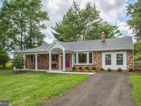 5006 Leeds Manor Rd, Markham, VA 22643