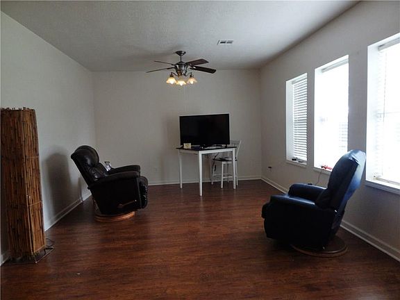 2nd image of 305 Gray St