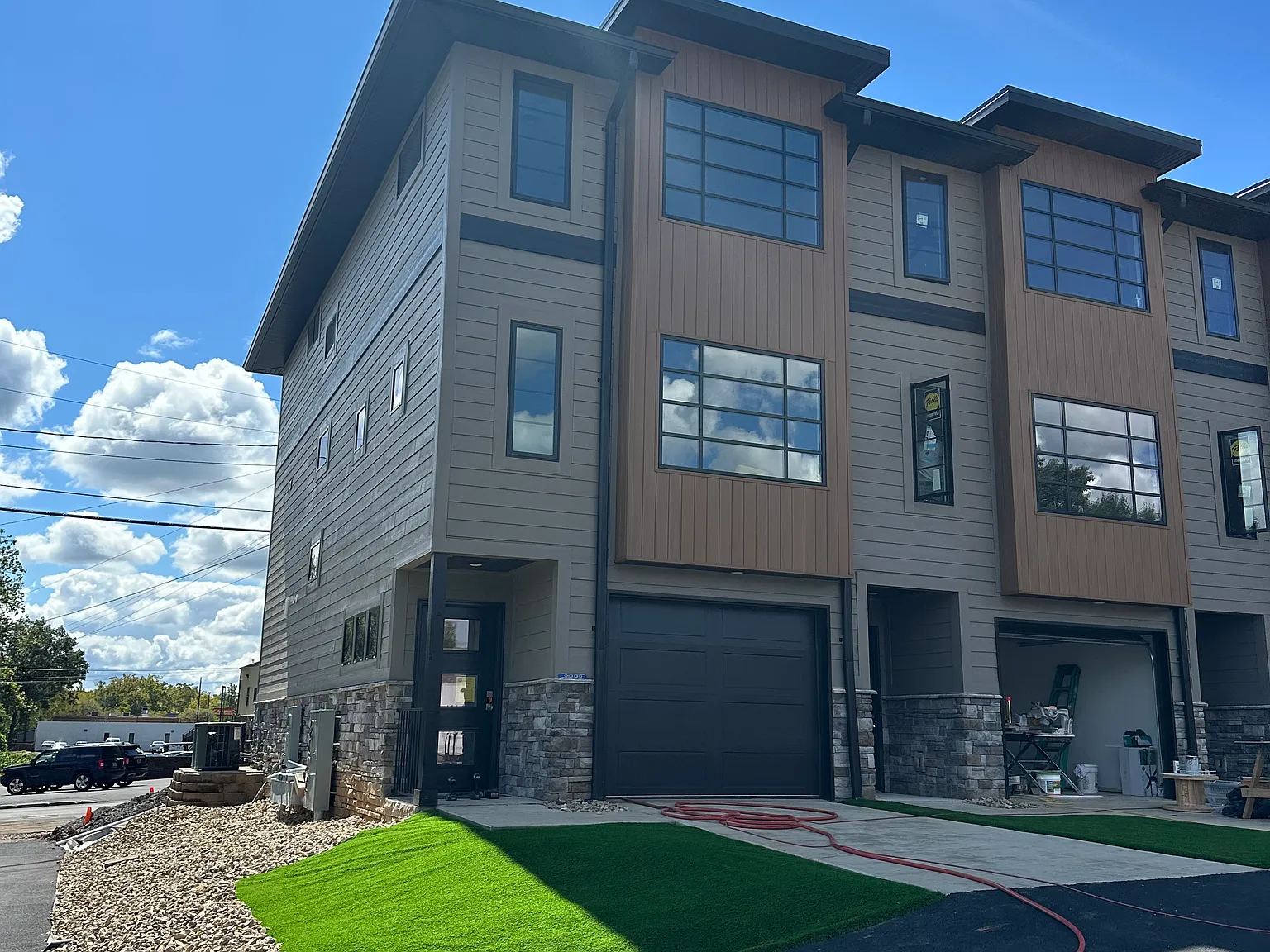2 bed, 2.5 bath, 1900 sqft, $2,650 — Photo 1