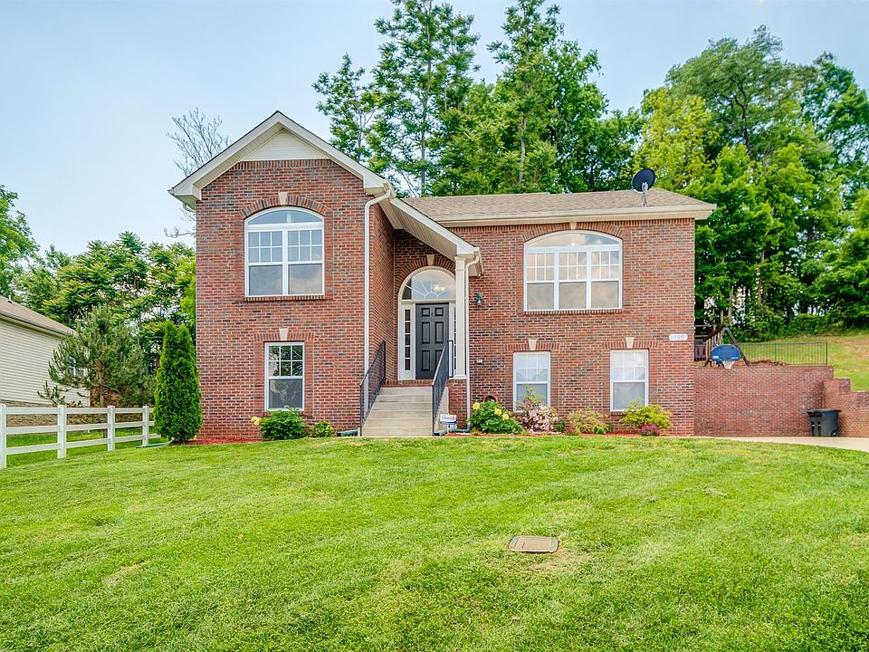 1st image of 709 Superior Ln