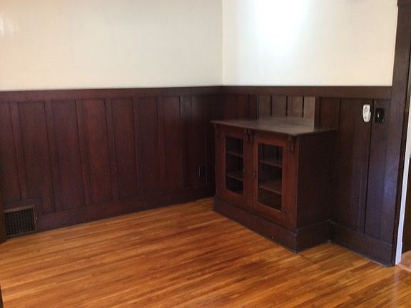 5th image of 130 W Laurel St