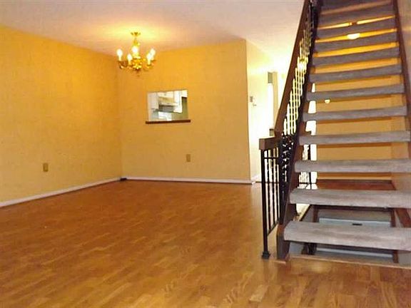 4th image of 631 Newton Sq