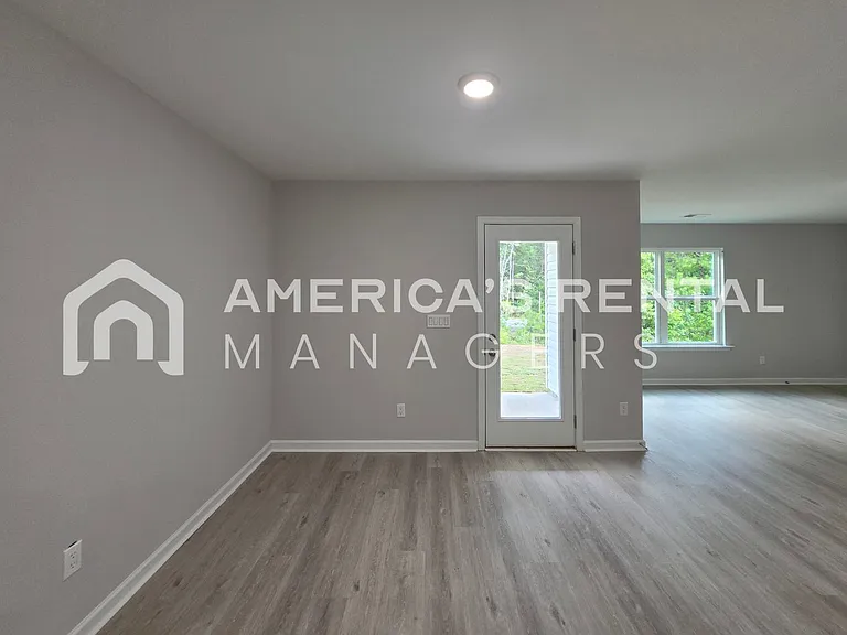 10319 Squires Way — Photo 29