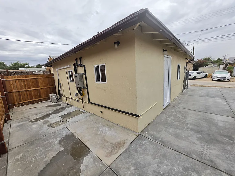 16746 Merrill St #B — Photo 32