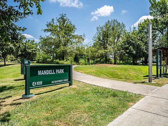2nd image of 1602 Bonnie Brae St #11495504