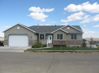 216 Wood Ridge Ln, Evanston, WY 82930