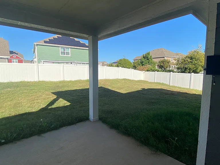 9145 Blackstone Dr — Photo 25