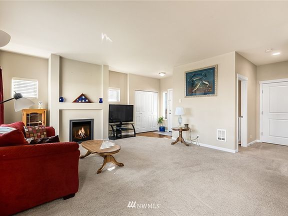 3rd image of 1076 43rd Ct NE