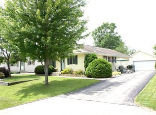 1053 Carriage Way, Palmyra, WI 53156