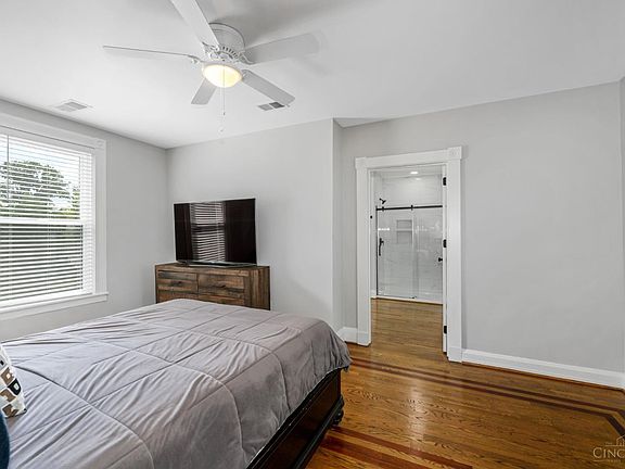 5th image of 1821 Mentor Ave