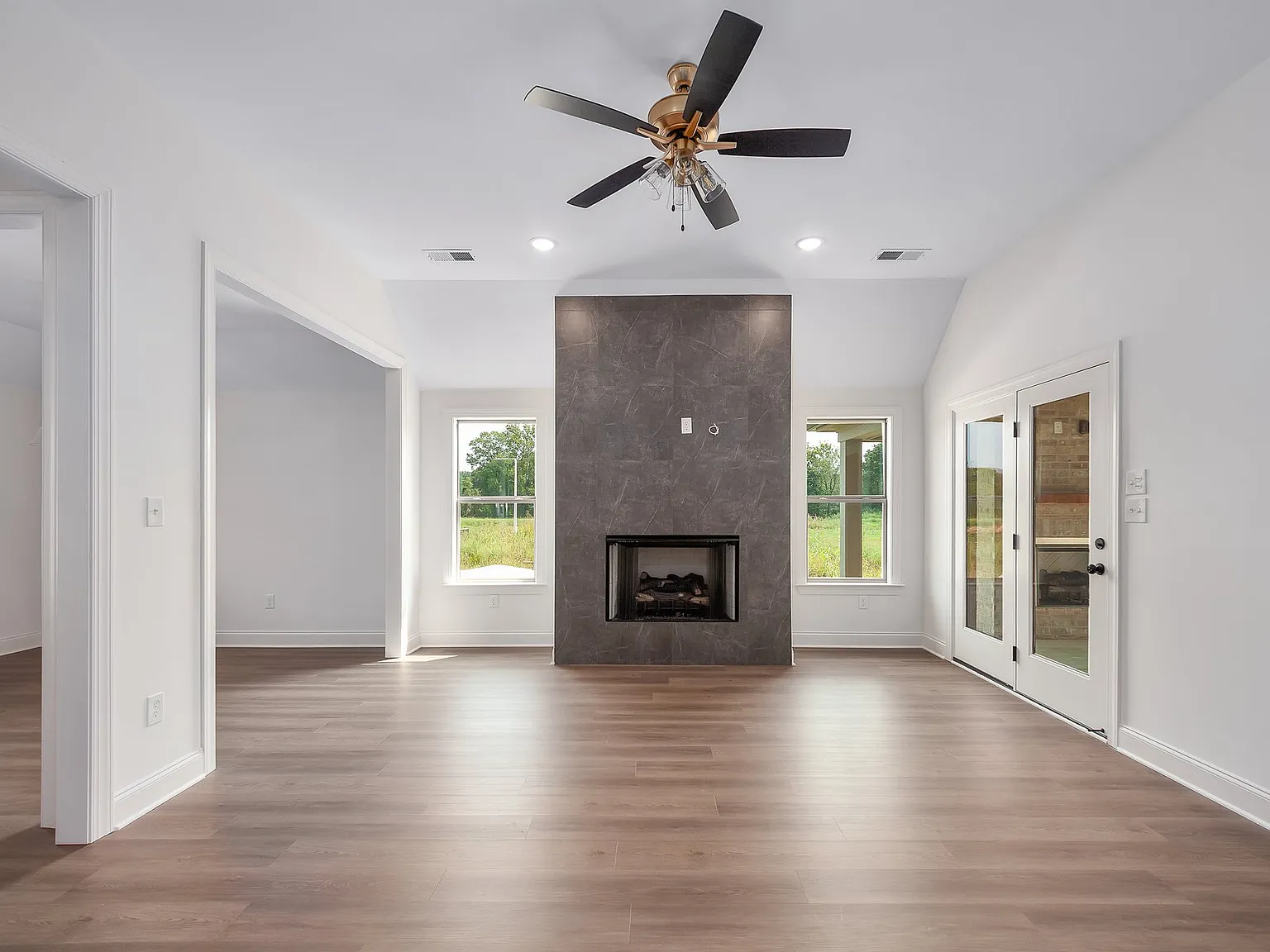 3 bed, 1672 sqft, $2,000 — Photo 4