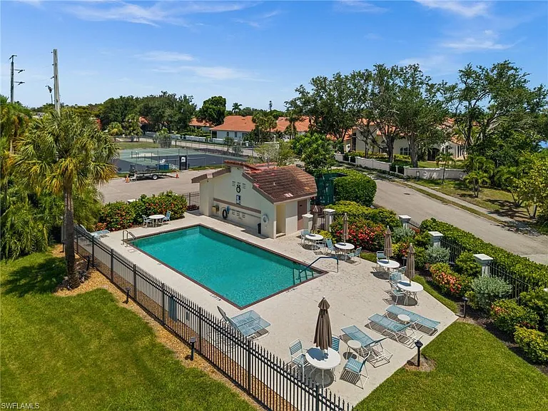 15121 Laguna Dr #102 — Photo 34