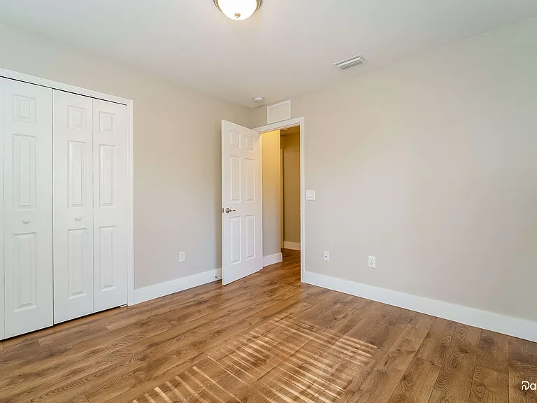 1743 Hazelton Ave — Photo 9