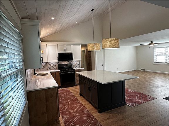 5th image of 219 Meadowbrook Rd