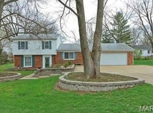 230 Old Ballwin Rd, Ballwin, MO 63021