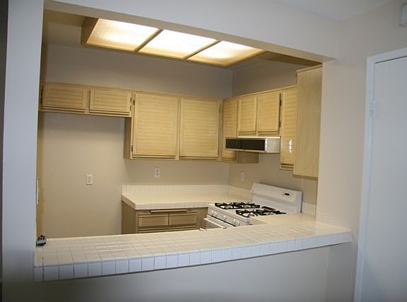 4th image of 24135 Del Monte Dr Unit 215