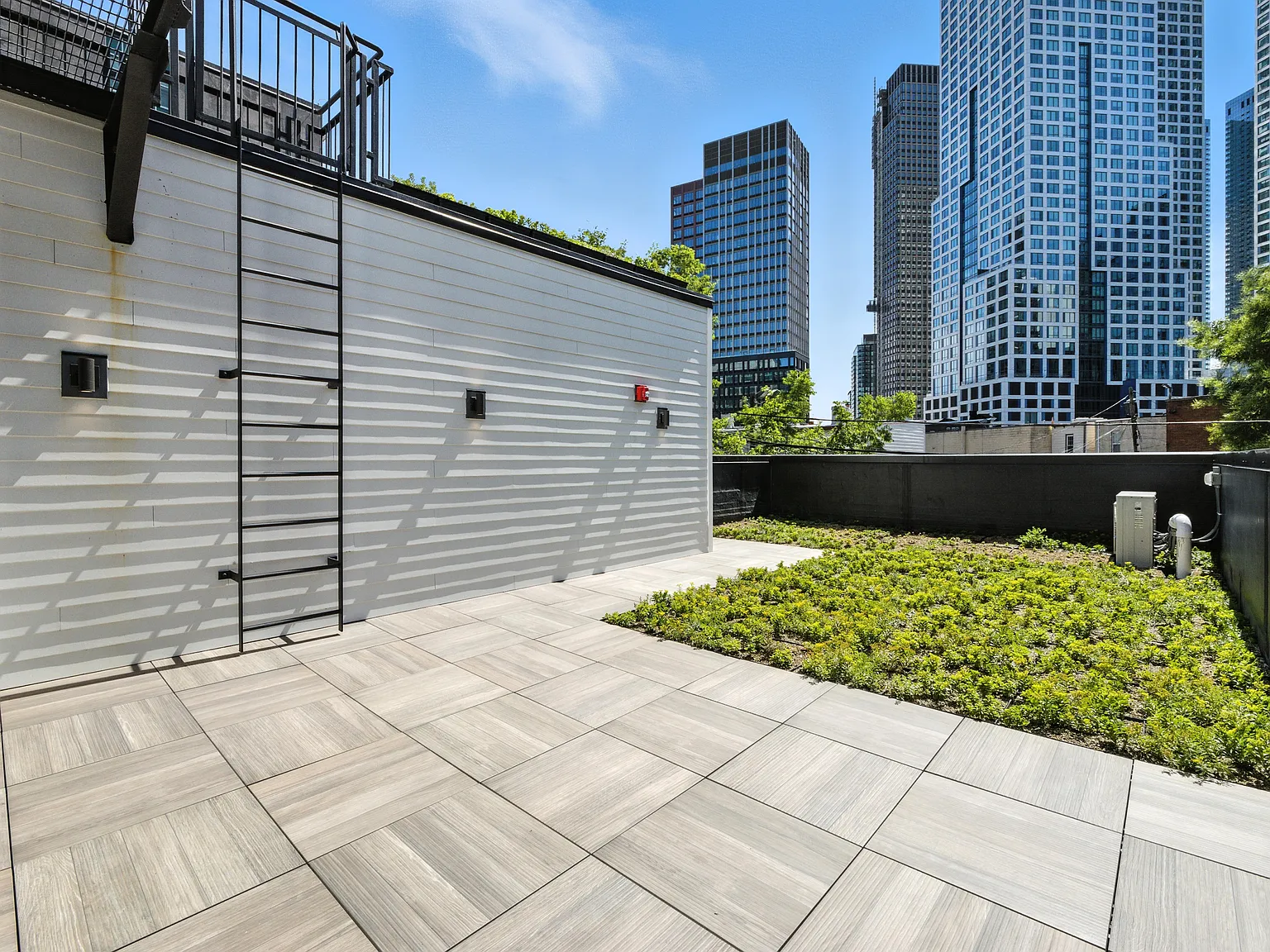2 bed, 850 sqft, $3,500 — Photo 3