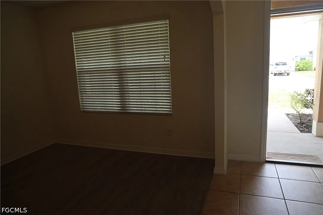 5 bed, 2.5 bath, 2848 sqft, $2,400 — Photo 4