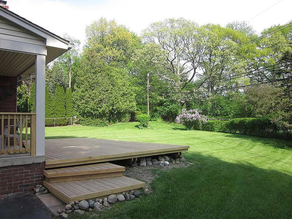 2nd image of 511 Fieldstone Dr