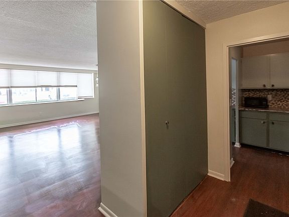 3rd image of 1400 East Ave APT 9