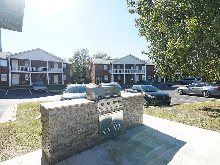 Valley Square Apartments — Photo 13