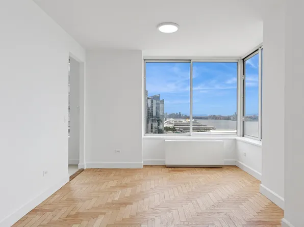 200 Riverside Boulevard image 5 of 12