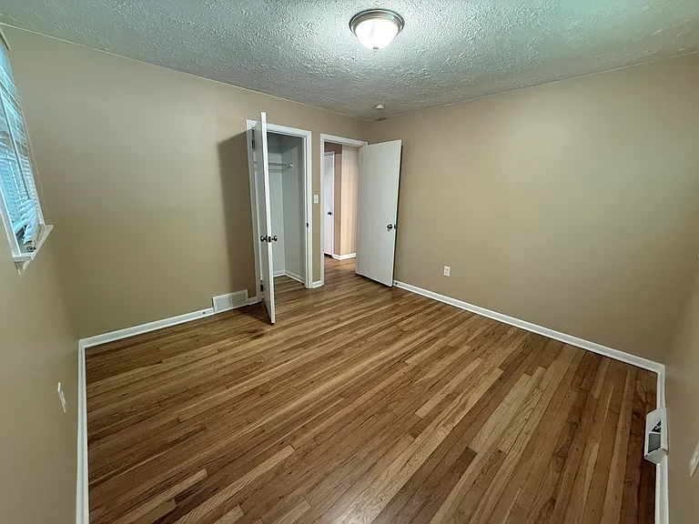 Bedroom 2, 1 closet