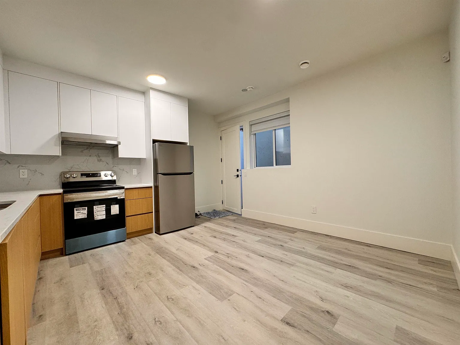 2 bed, 720 sqft, $1,800 — Photo 3