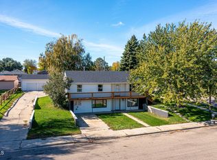 723 6th Ave E, Williston, ND 58801