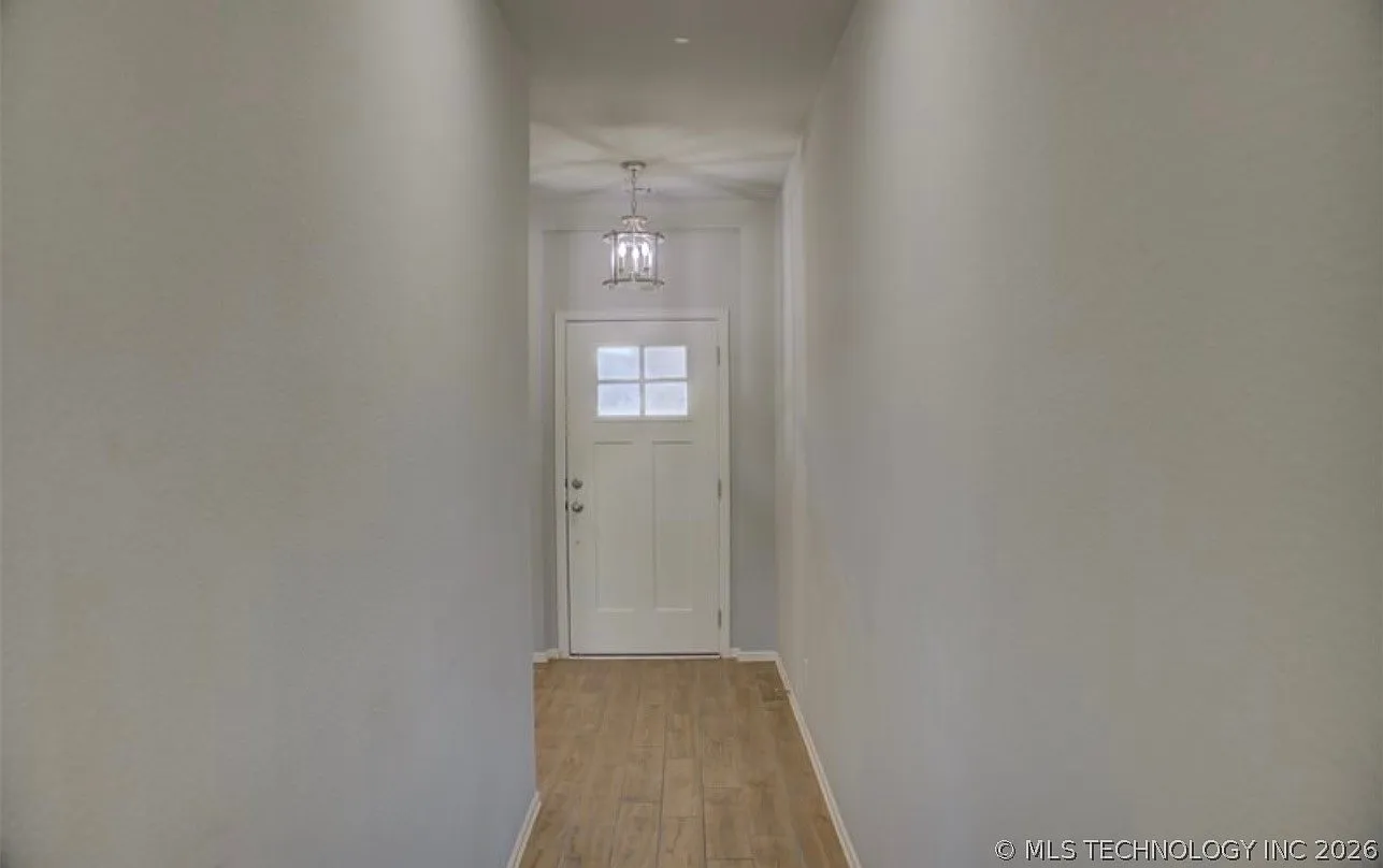 3 bed, 2.0 bath, 1705 sqft, $1,900 — Photo 4