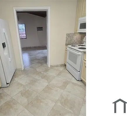 3001 N 73rd Ter — Photo 10