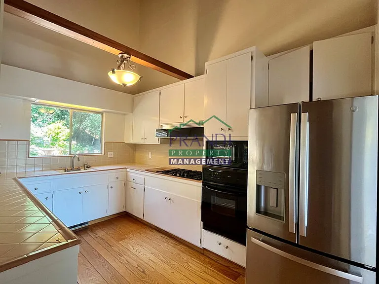20 Graceland Dr — Photo 4