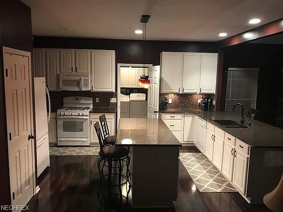 4th image of 38300 Avalon Dr