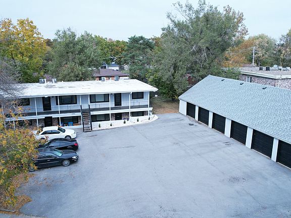 3rd image of 4300 Edison Cir #1