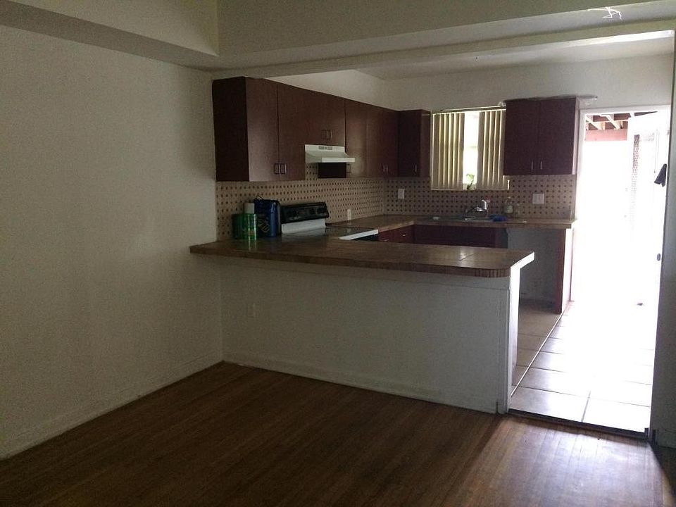 2nd image of 1350 NE 159th St