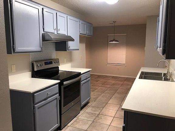 3rd image of 3006 NE 12th St