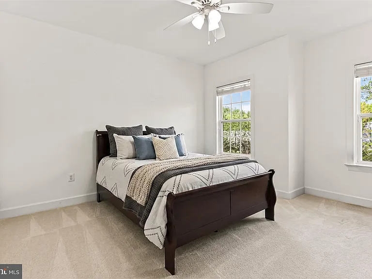 8901 Hargrove Ct — Photo 31
