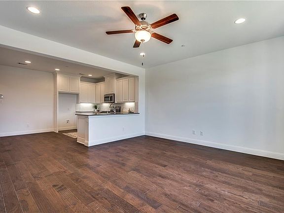4th image of 2416 Jameson Ln